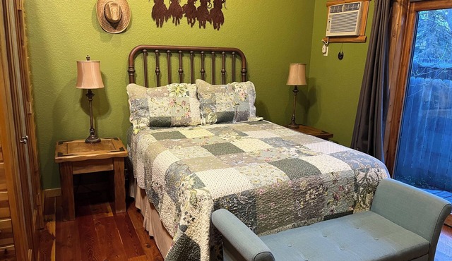 Mountain Peaks Inn, GREEN MOUNTAIN SUITE, Downtown Hill City