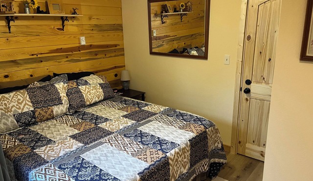 Mountain Peaks Inn, SILVER PEAK SUITE, Downtown Hill City