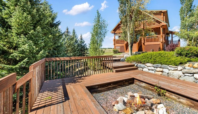 Mountain & Pond Views, Hot Tub, Movie Theater