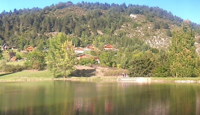 MOUNTAIN PYRENEES CATHARS 500 M from the lake