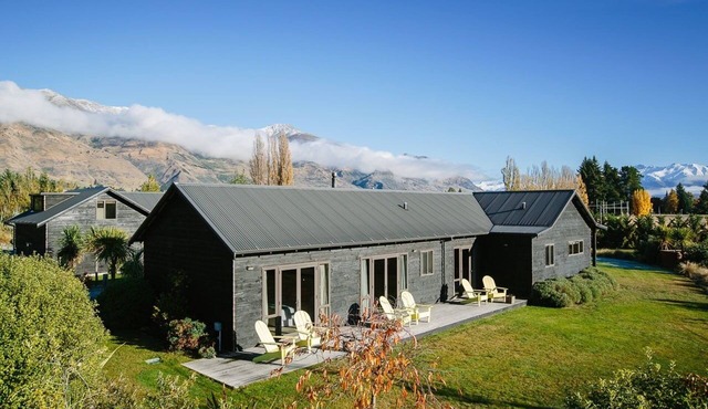 Mountain Range Lodge- Space, Privacy, Luxury.