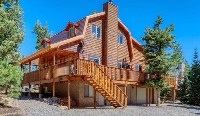 Mountain retreat in Duck Creek. Prime location.