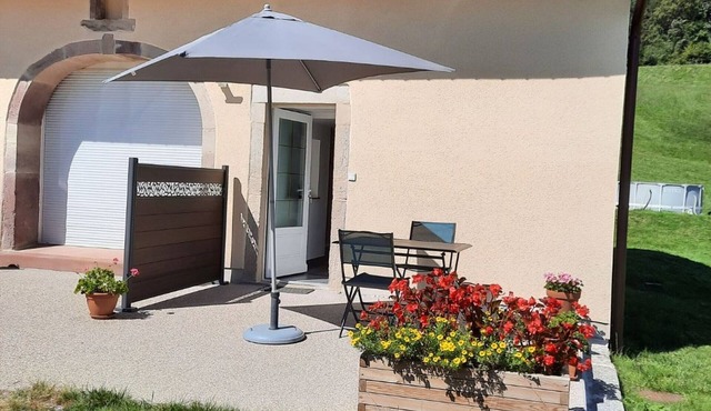 Mountain Retreat: Cozy 2-Person Cottage with Terrace & Barbecue, near Hiking Trails and Alsace