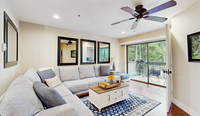 Mountain Retreat: Cozy condo at Ski Way Ridge for your Lake Tahoe escape