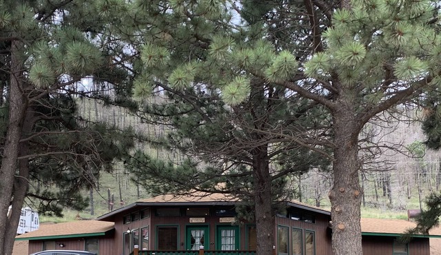 Mountain Retreat - 2 bedroom Lodge located by Forbes Park & Fort Garland