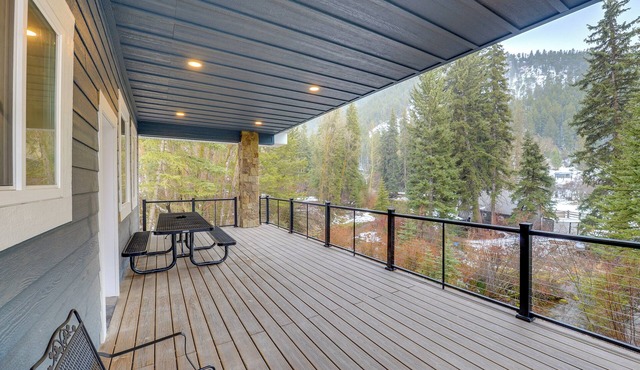 Mountain Retreat By the River: Star Valley Getaway