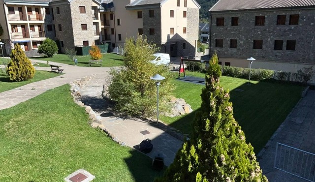 Mountain Retreat: Cozy 2BR Apt with Modern Amenities, Near Las Guixas Caves