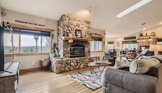 Mountain Retreat/Deck, Views/Sleeps 10