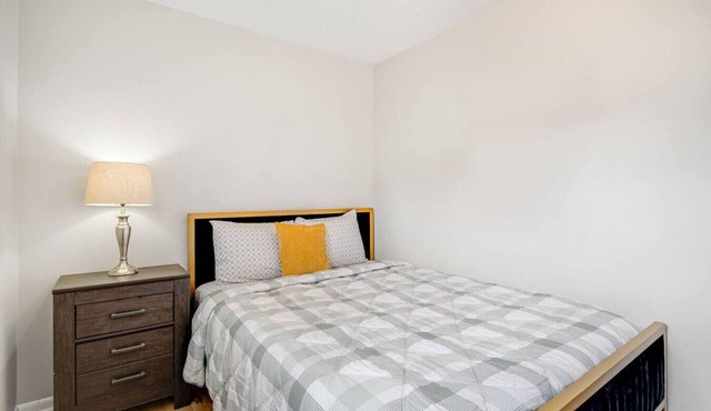 Mountain Retreat, Fire Pit, Grill, and 5 Minutes to Downtown!