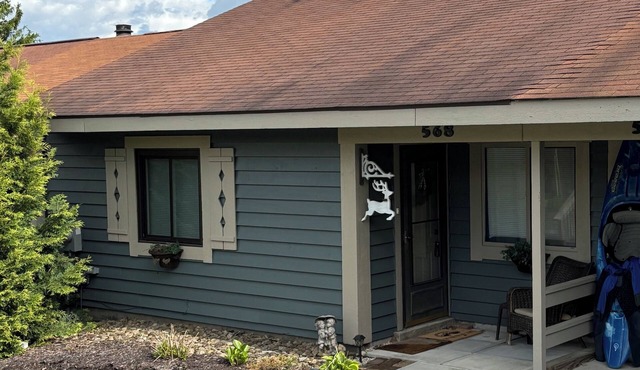 Mountain Retreat-Hidden Valley Resort-3 bdrm, sleeps 10