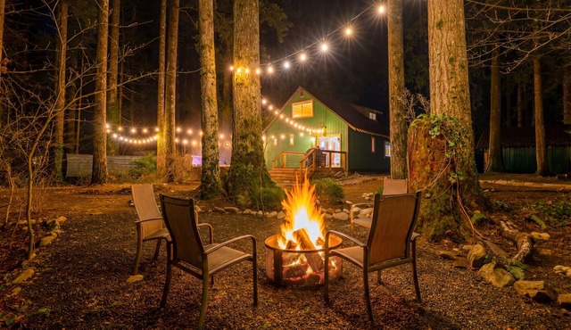 Mountain Retreat -Hot Tub -Fire Pit -Stevens Pass -River Access -Pet Friendly