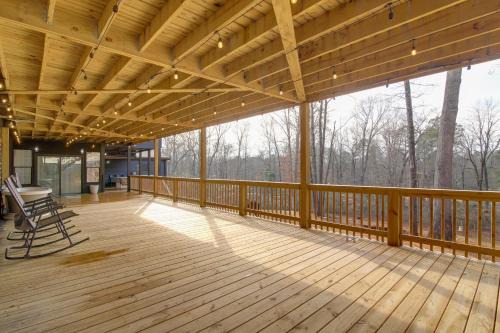 Mountain Retreat in Commerce with Billiards and Darts