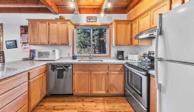 Mountain Retreat Near Ski Resorts and Lake