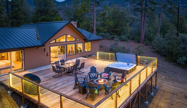 Mountain Retreat on 5 acres with nature views, deck, hot tub, EV charging