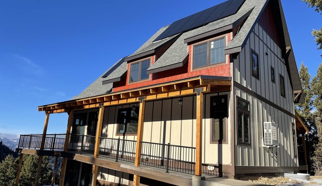 Mountain Retreat: Stunning Views, Off-Grid Luxury, Trails, Fishing, Stargazing