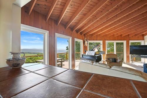 Mountain Retreat Stunning Views Hot Tub Fire Pit