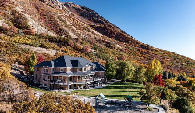 Mountain Retreat: Unparalleled Views, Indoor Gym