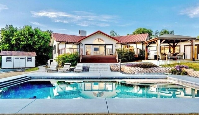 Mountain Retreat, Pool+Great Views, 30 days