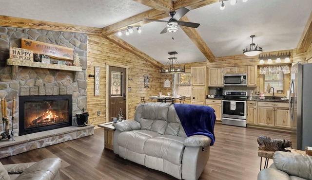 Mountain Retreat w/River & Berkeley Springs Nearby
