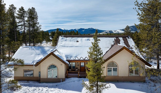 Mountain Retreat Villa I Private Hot Tub I Great Views I Game Room I Discounted Attractions