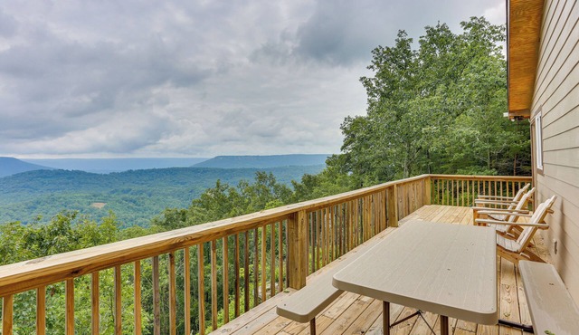 Mountain Retreat w/Fire Pit in Flat Rock!