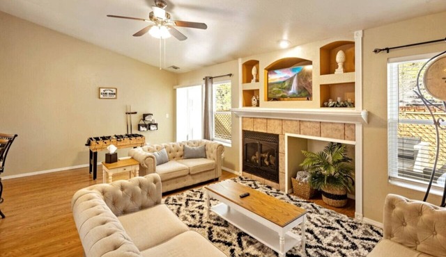 Mountain Retreat w/Foosball/Game Table! Fireplace~Large Deck~Near Park~Dogs OK!
