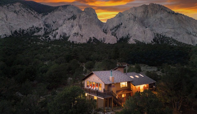 Mountain Retreat w/Game Room - 5 Min to Hot Springs