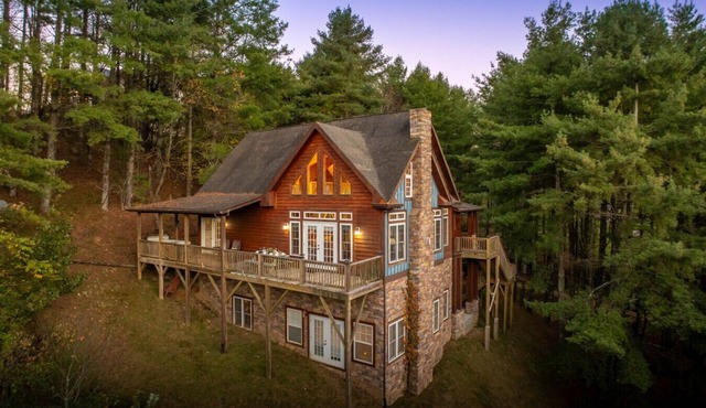 Mountain Retreat w/Hot Tub, Game Room & Views