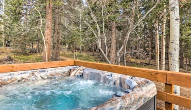 Mountain Retreat w/Hot Tub!
