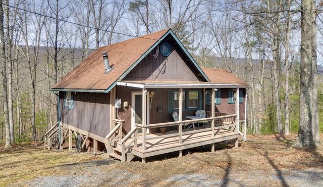 Mountain Retreat w/Loft, Fire Pit, & Grill