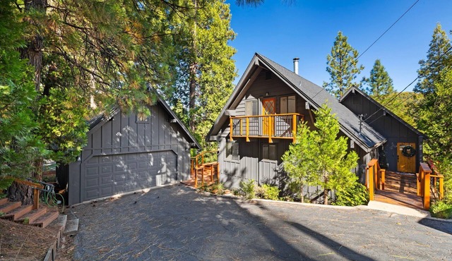 Mountain Retreat w/Hot Tub, Deck & Forest Views