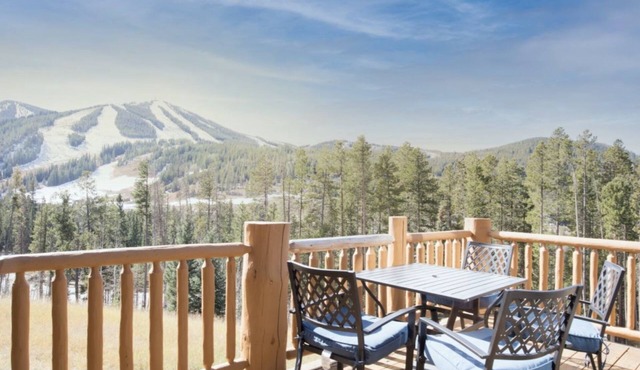 Mountain retreat w/hot tub & resort access