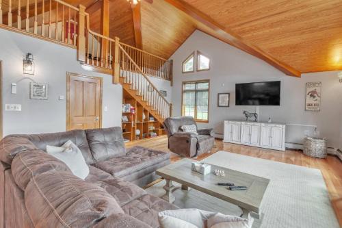 Mountain Retreat with River Views Near Sunday River and Year-Round Adventure