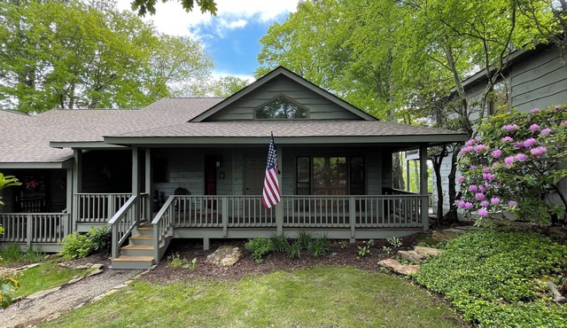 Mountain retreat! With spectacular views!