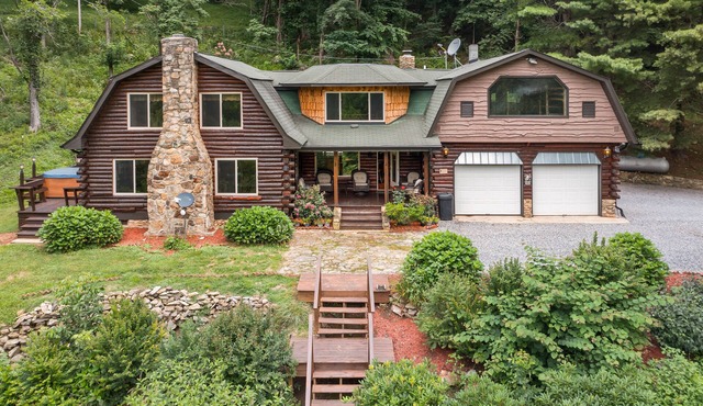 Mountain retreat wood log cabin near Max Patch.