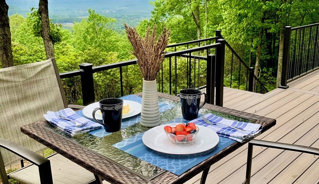 Mountain Ridge Cottage – A Peaceful Retreat with Expansive Mountain Views