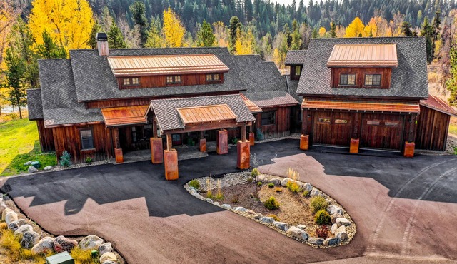 Mountain riverfront cabin, family-friendly w/hiking, fishing, fireplace, & WiFi