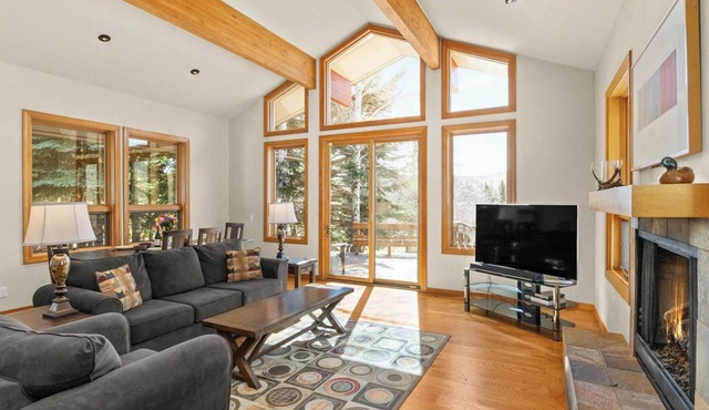 Mountain Sanctuary: Private Hot Tub, Sauna & 2.5 Acres