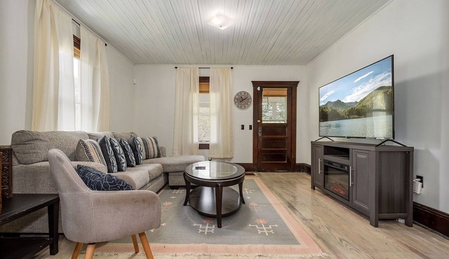 Mountain Serene Views and Creek-side Charm - Pet Friendly