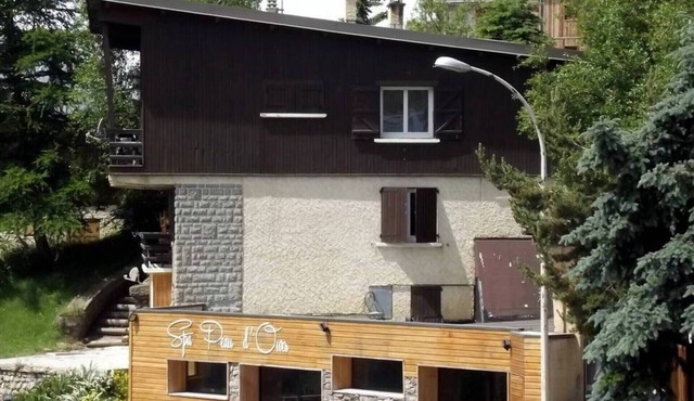 Mountain-side apartment with mountain views, private terrace and Wi-Fi