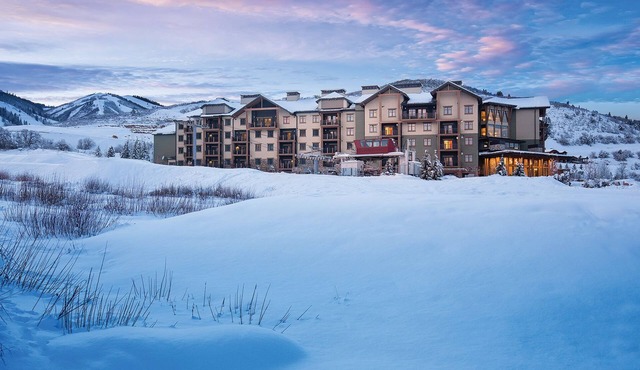 Mountain Side Resort with direct Ski in/out capabilities w/Indoor pools and 2 open air hot tubs