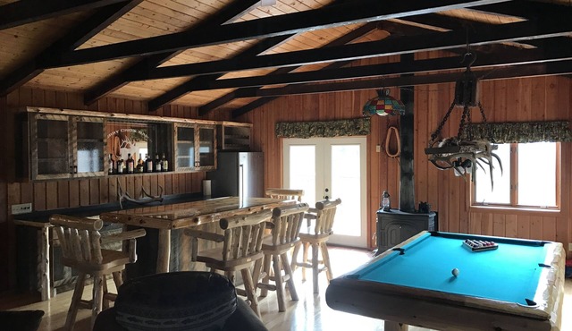 Mountain Slice of Paradise Near The Big Hole River Lodging for Friends & Family