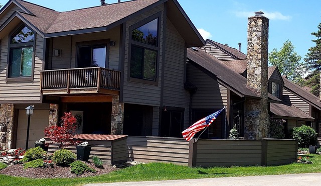 Mountain Splendor-Ski In/Out Deluxe 3 Bed/3.5 Bath Townhouse-7 Springs Sunridge