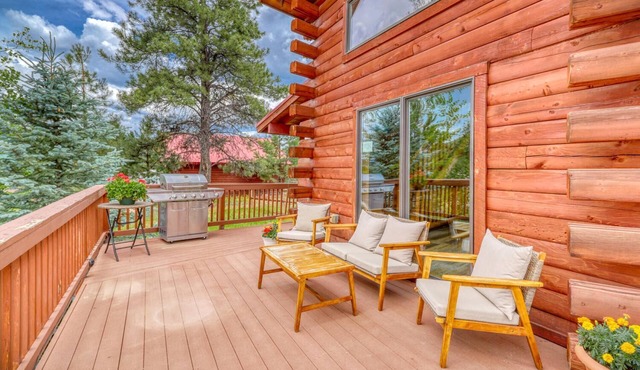 Mountain Spruce Retreat: Pet-Friendly Cabin w/View, Deck, Pool Table, Fireplace, and Pagosa Peak