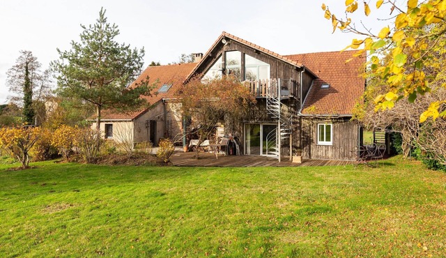 Mountain Stay Near Canal