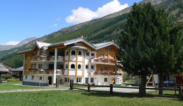 Mountain Stay with Balcony