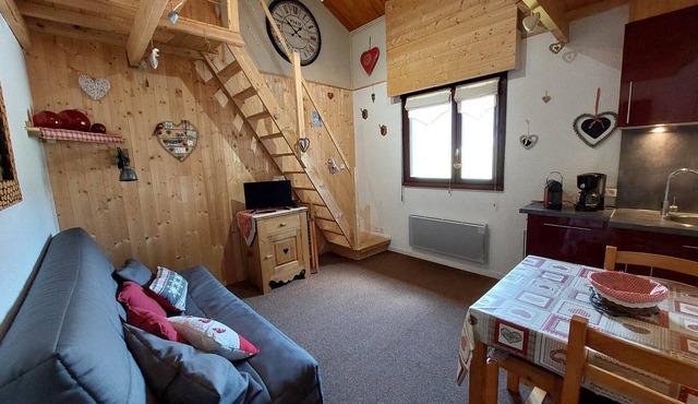 Mountain studio in Autrans, sleeps 3, private parking, 2 stars