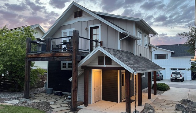 Mountain Studio - luxury finishes in upscale neighborhood, e-bikes included!