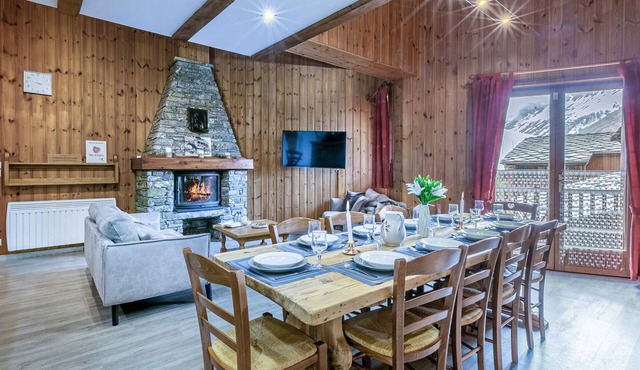 Mountain-Style Duplex Apartment in Rustic Chalet, Central Village Location, Ski-In/Ski-Out