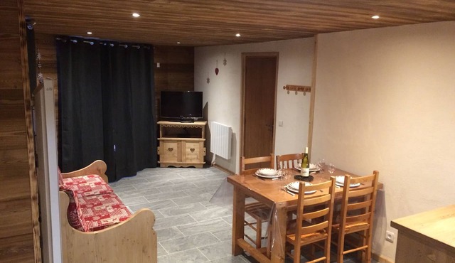 Mountain-style apartment La Datcha 2 (sleeps 4) in the old village